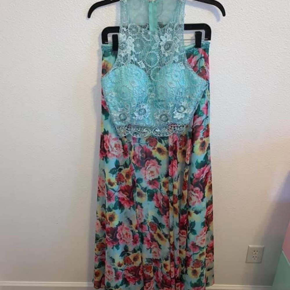 Prom dresses - Picture 2 of 3